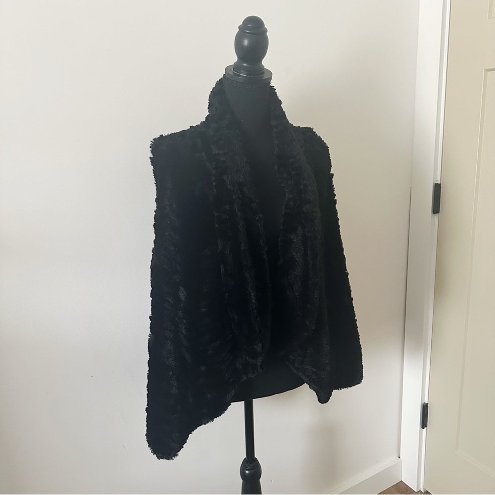 Cupio Black Faux Fur Vest